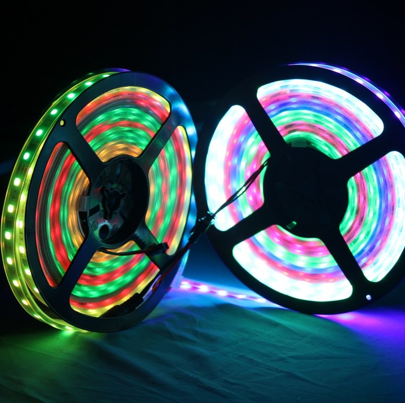 탄력적인 WS2812B는 주소 지정 가능형인 스트립 라이트 RGB 개인에게 5050SMD명 16.4FT 60Pixels/M 300Pixels 검은 PCB 풀 컬러를 보내게 했습니다